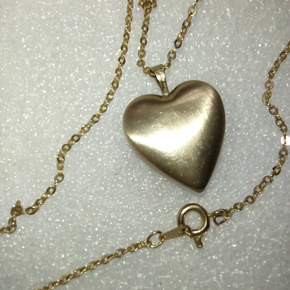 Gold Vintage Locket Photo Pendant w/ Floral Dove Motif - Picture 12 of 13